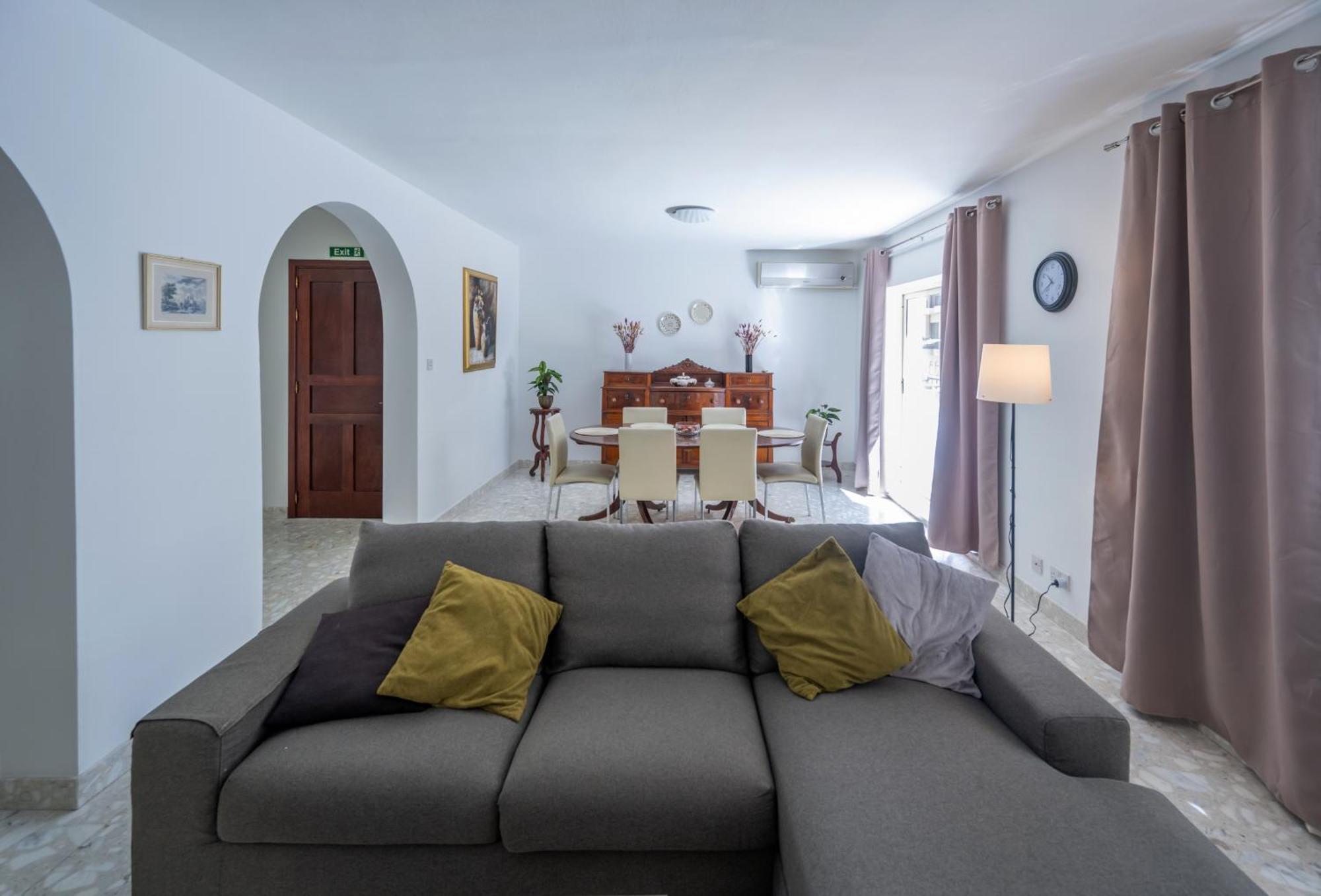 Spacious 3 Bedroom Apartment In The Heart Of St Julians Saint Julian's Exterior photo