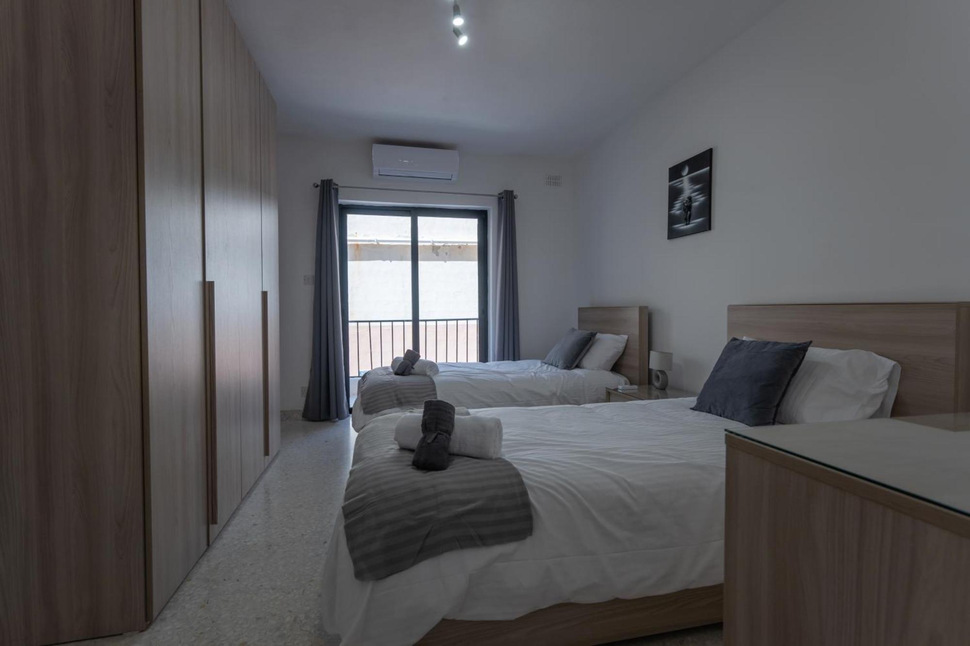 Spacious 3 Bedroom Apartment In The Heart Of St Julians Saint Julian's Exterior photo