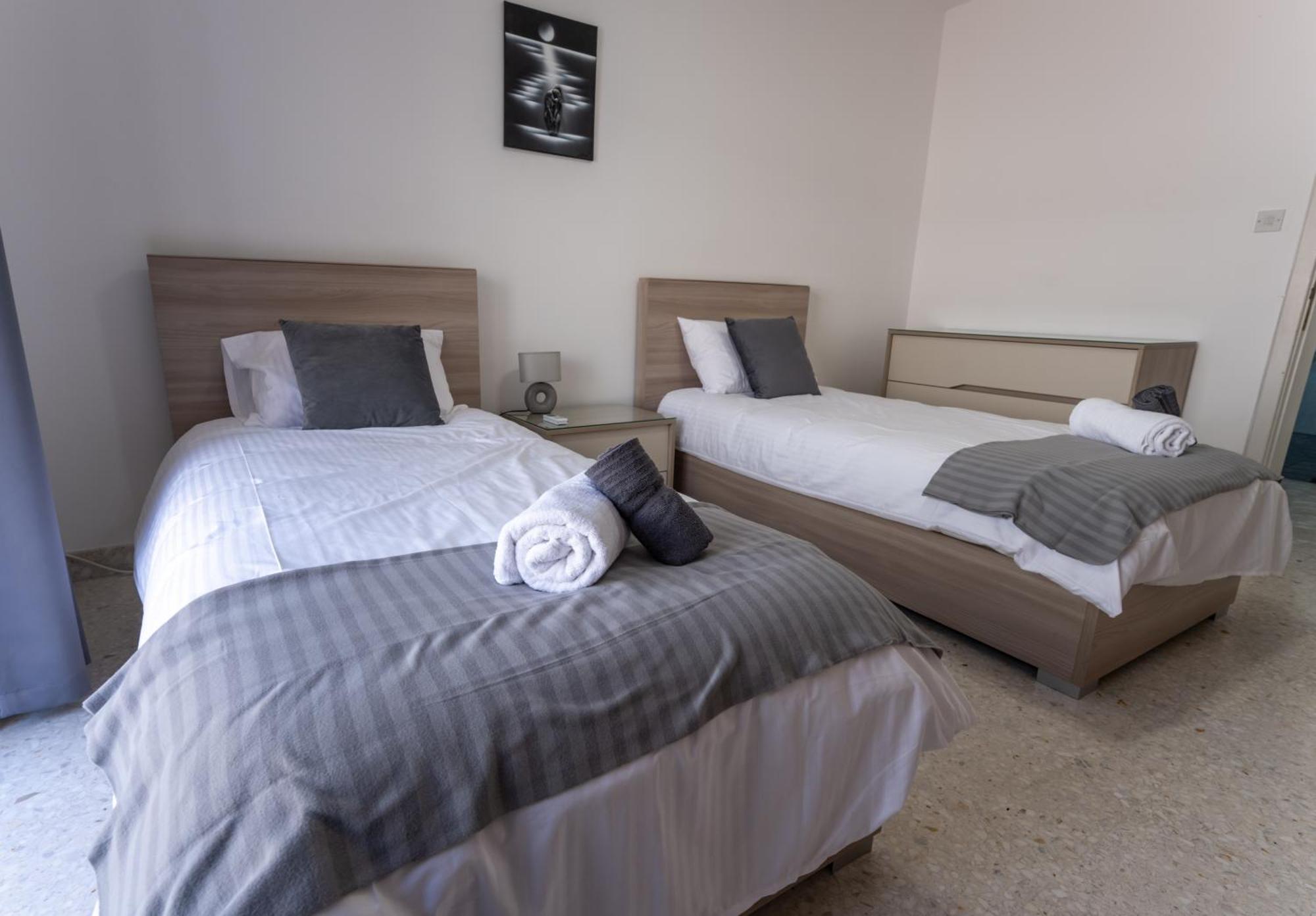 Spacious 3 Bedroom Apartment In The Heart Of St Julians Saint Julian's Exterior photo